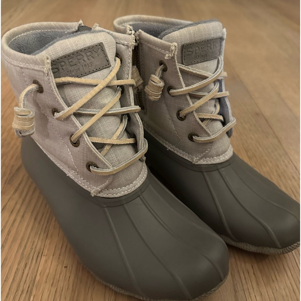 Sperry Women’s Saltwater Canvas Rain Boot, Size 5.